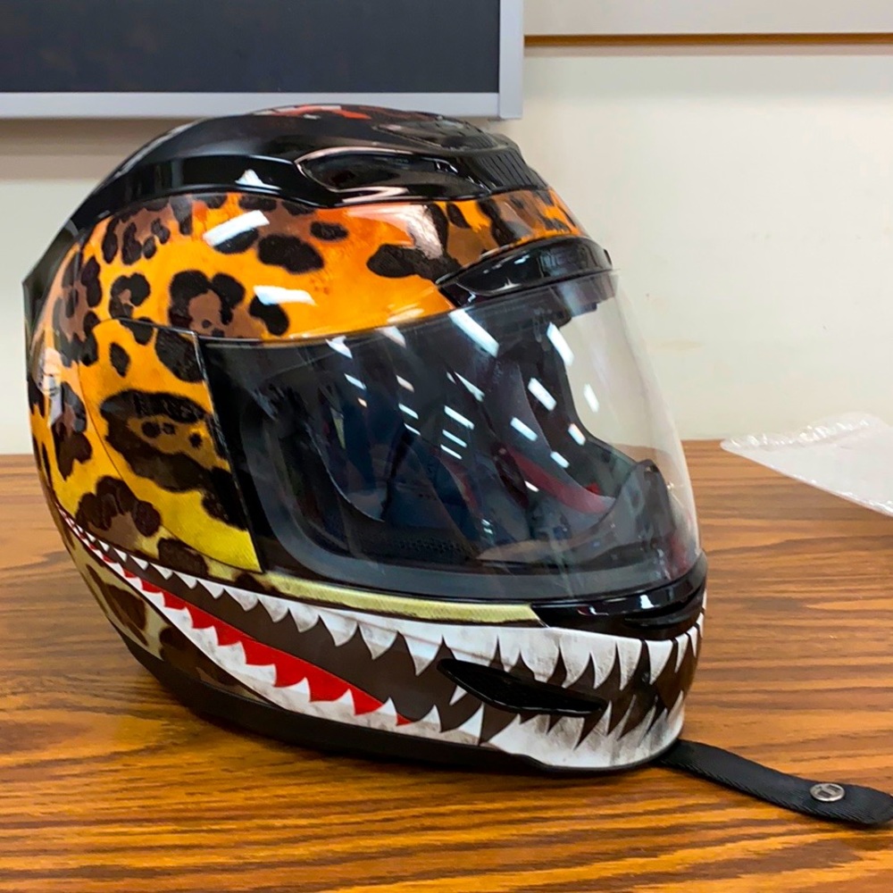 Icon motorcycle helmet size med